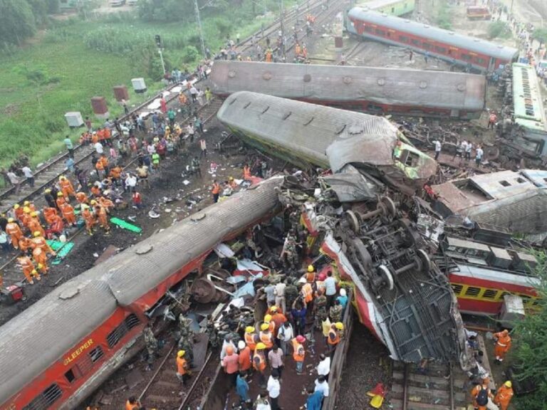 Another train accident! Mumbai-Howrah Mail derail in Jharkhand, what happened to Suraksha Kawach of Ashwini Vaishnaw