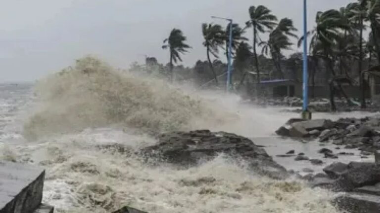 Cyclone Dana will hit Odisha tonight, one million people are being evacuated