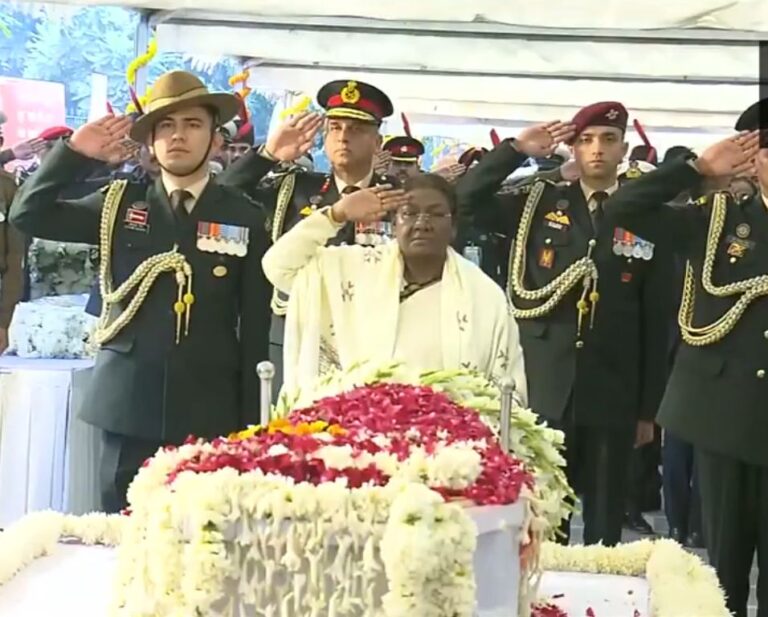 Manmohan’s funeral at Nigambodh Ghat is a sheer insult: Rahul