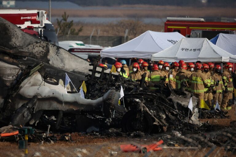 South Korea: 179 killed, 2 safe in plane crash
